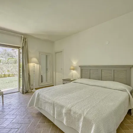 Апартаменты The Tower With Amazing View Shared Pool - Happy Ficulle